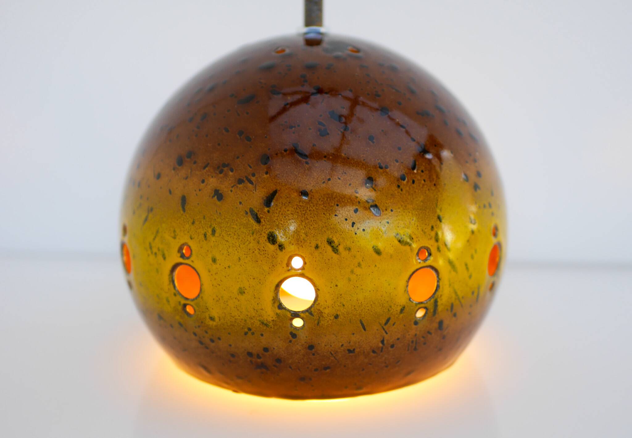 Lampe pendante émaillée vintage attribuée à Hustadt Leuchten des années 1970