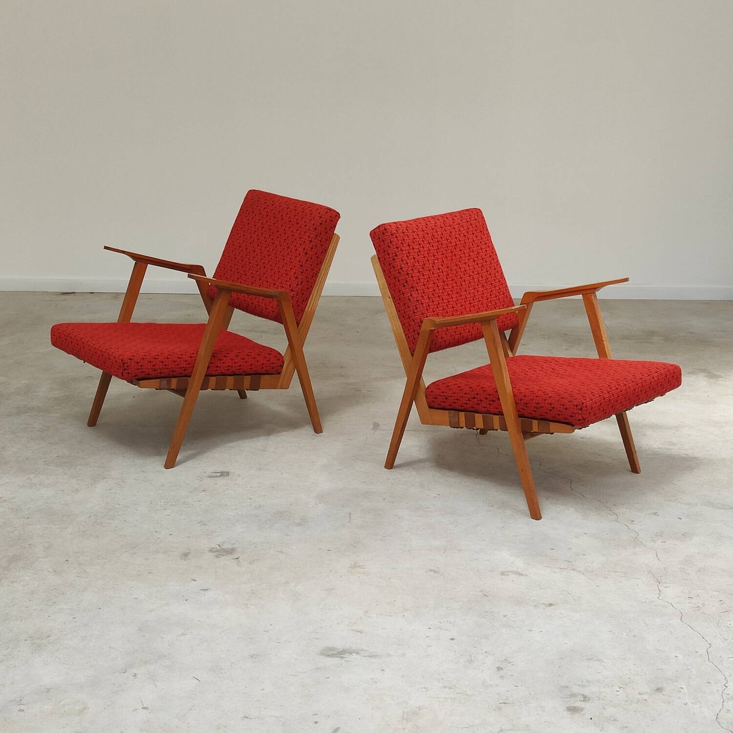 Pair of armchairs in mottled red and wood by Uluv, former Czechoslovakia 1960