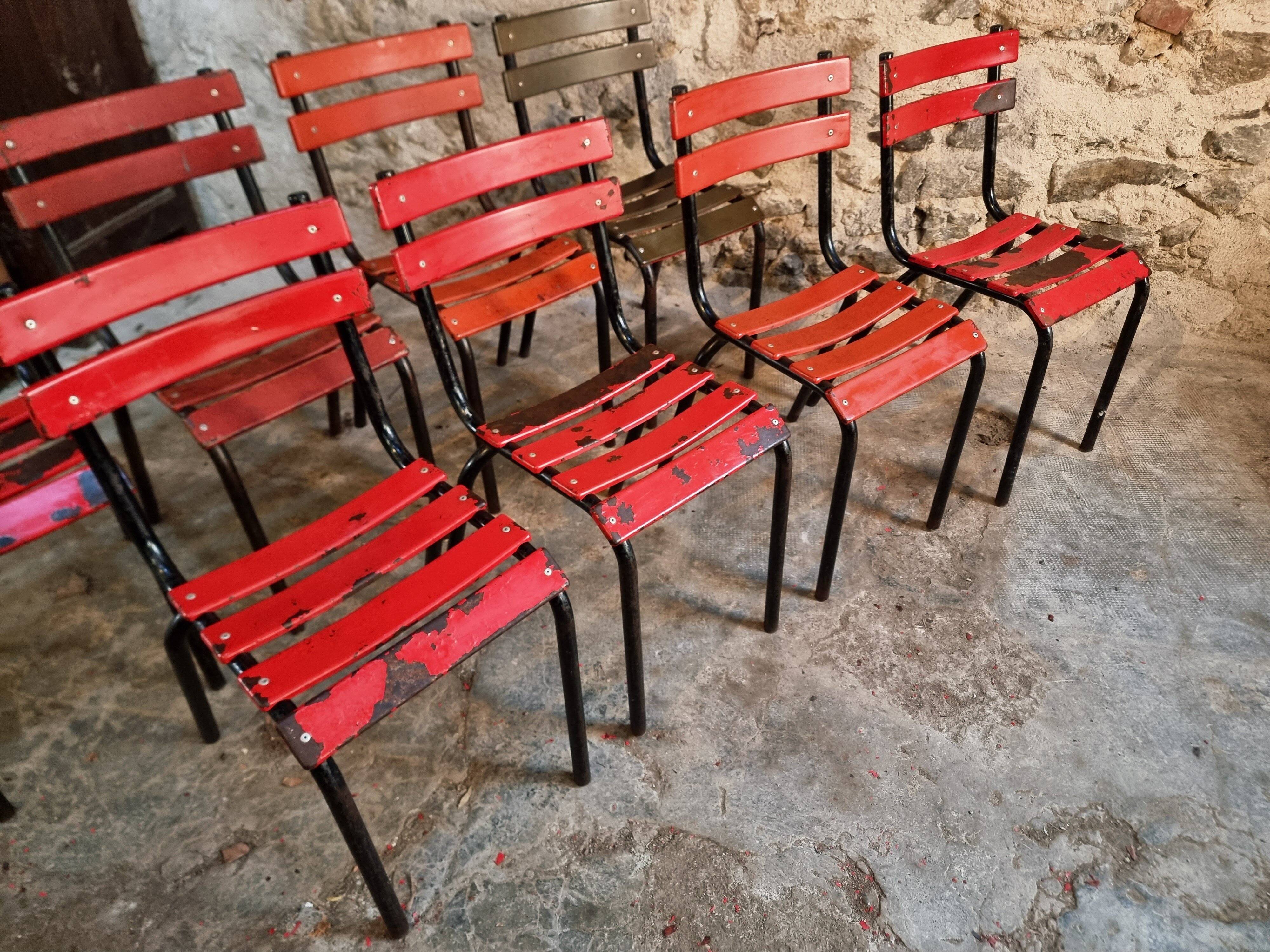 Set of 8 vintage French bistro chairs – industrial metal Tolix style