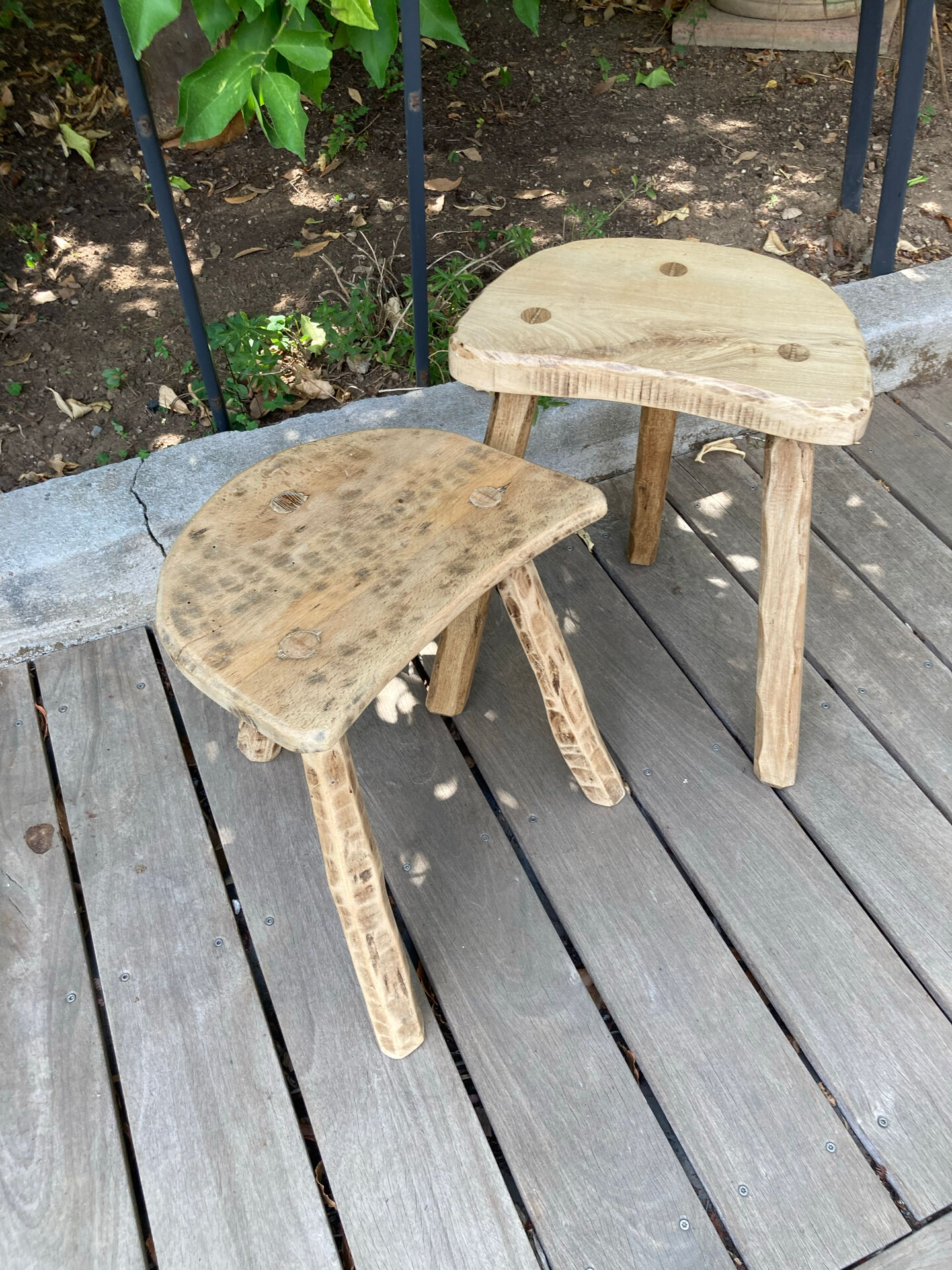 Set of 2 stools brutalist tripod oak/beech