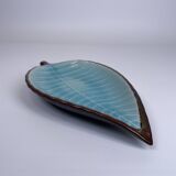 Leaf-shaped ceramic pocket emptier