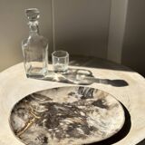 Very large pocket or dish in petrified wood