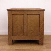 Buffet en chêne avec motifs sculptés