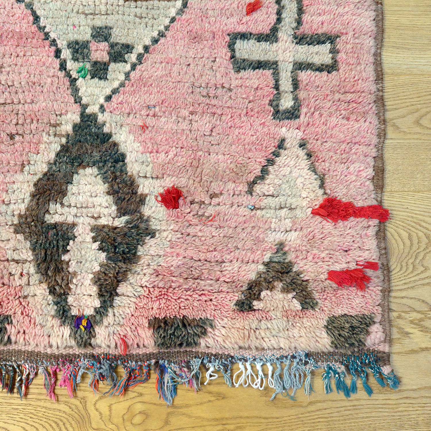 Vintage moroccan boujad rug, original pink pastel toned berber