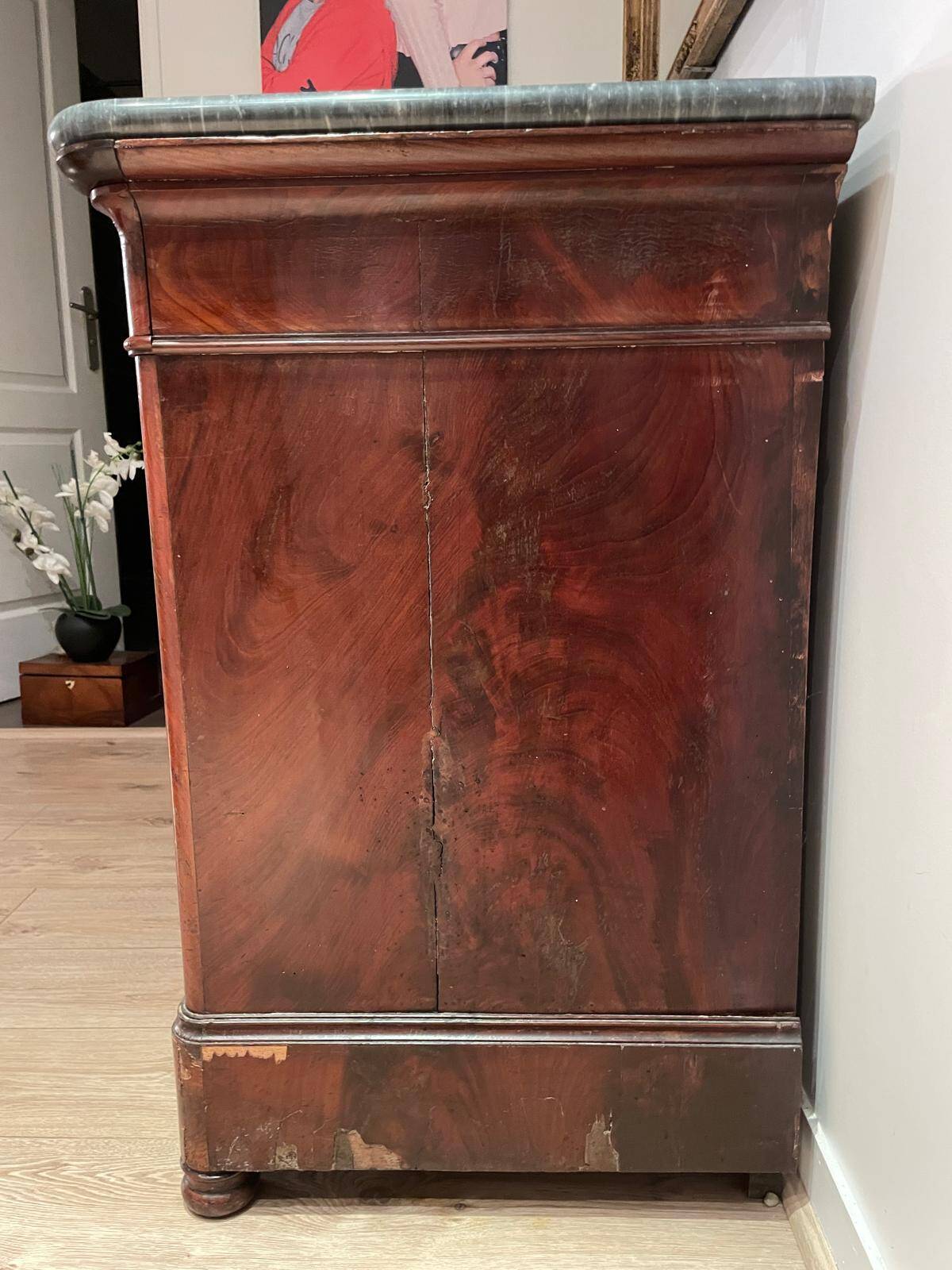 Antique Louis-Philippe commode in walnut burl with marble top.