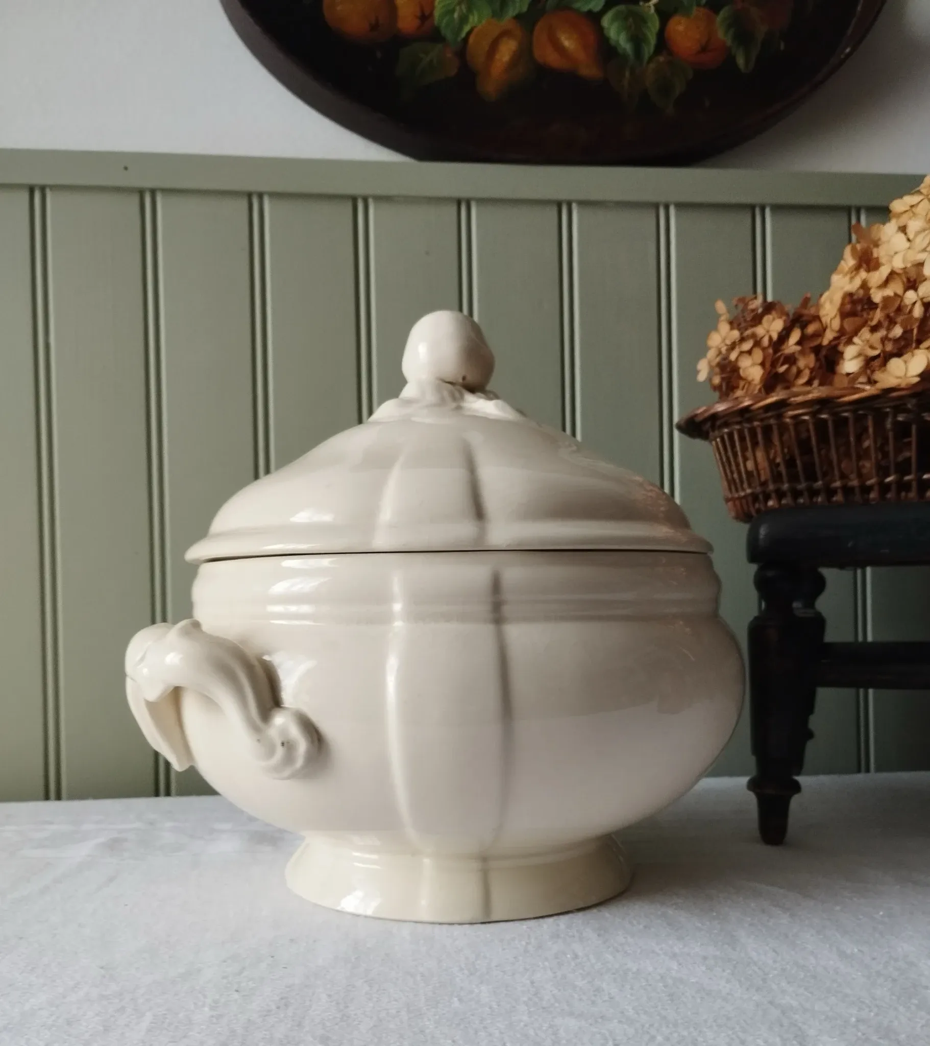 Antique soup tureen in ironstone from Sarreguemines Digoin service "Ivory".