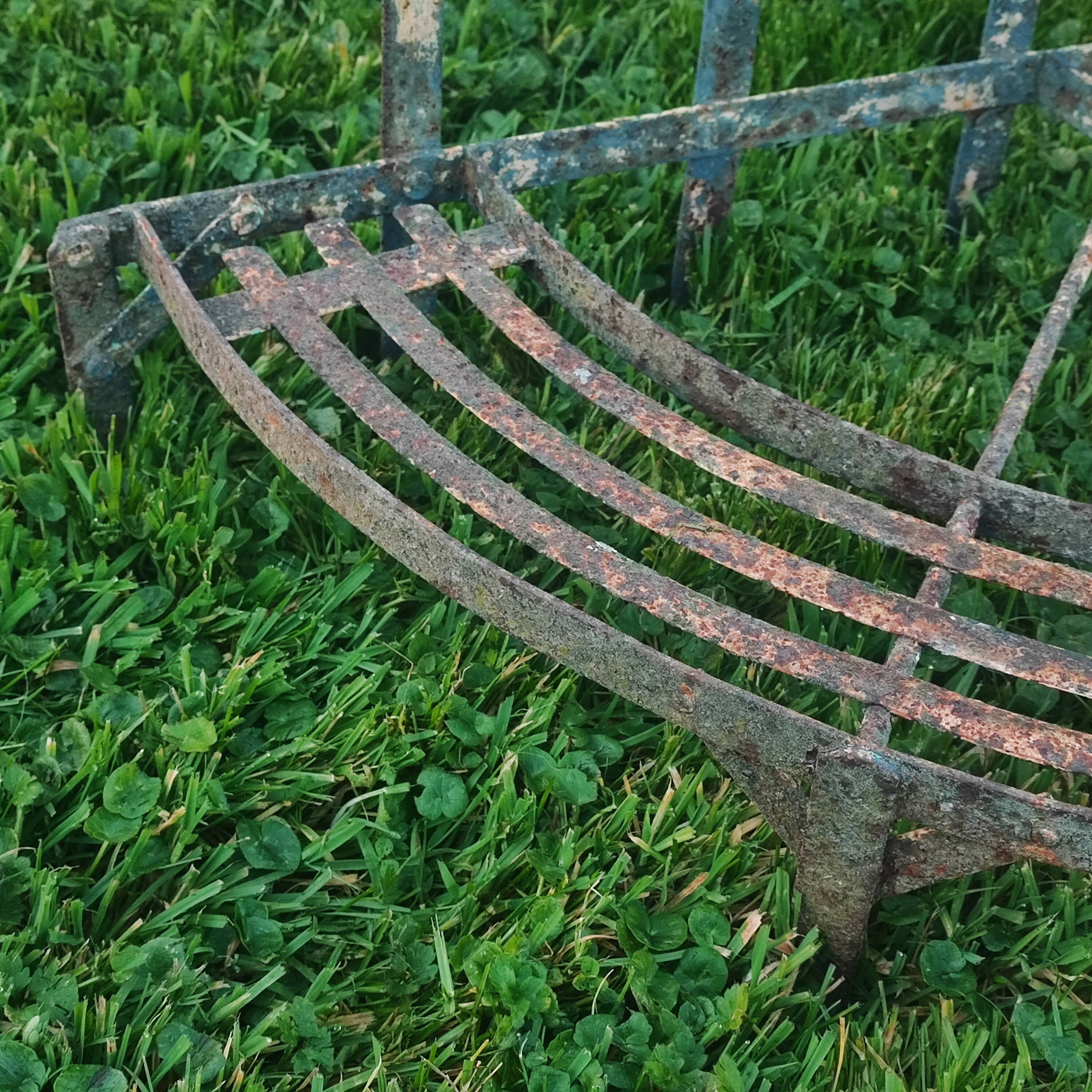 Half-moon florist plant holder