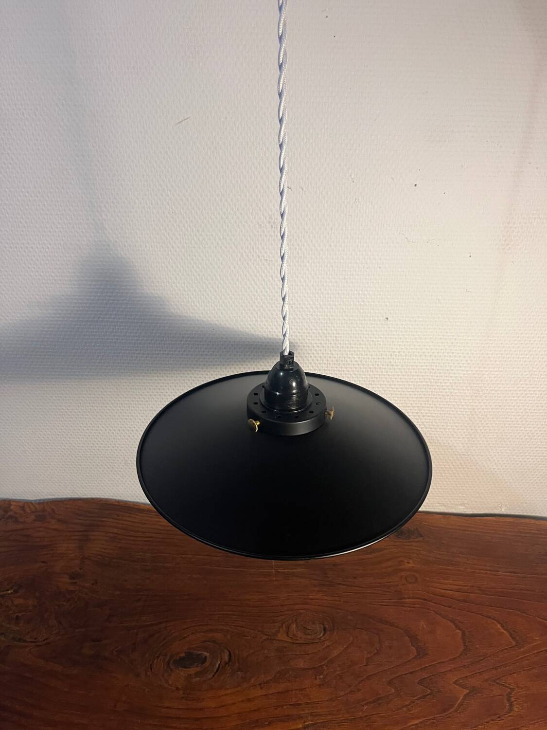 Metal suspension with braided cotton thread