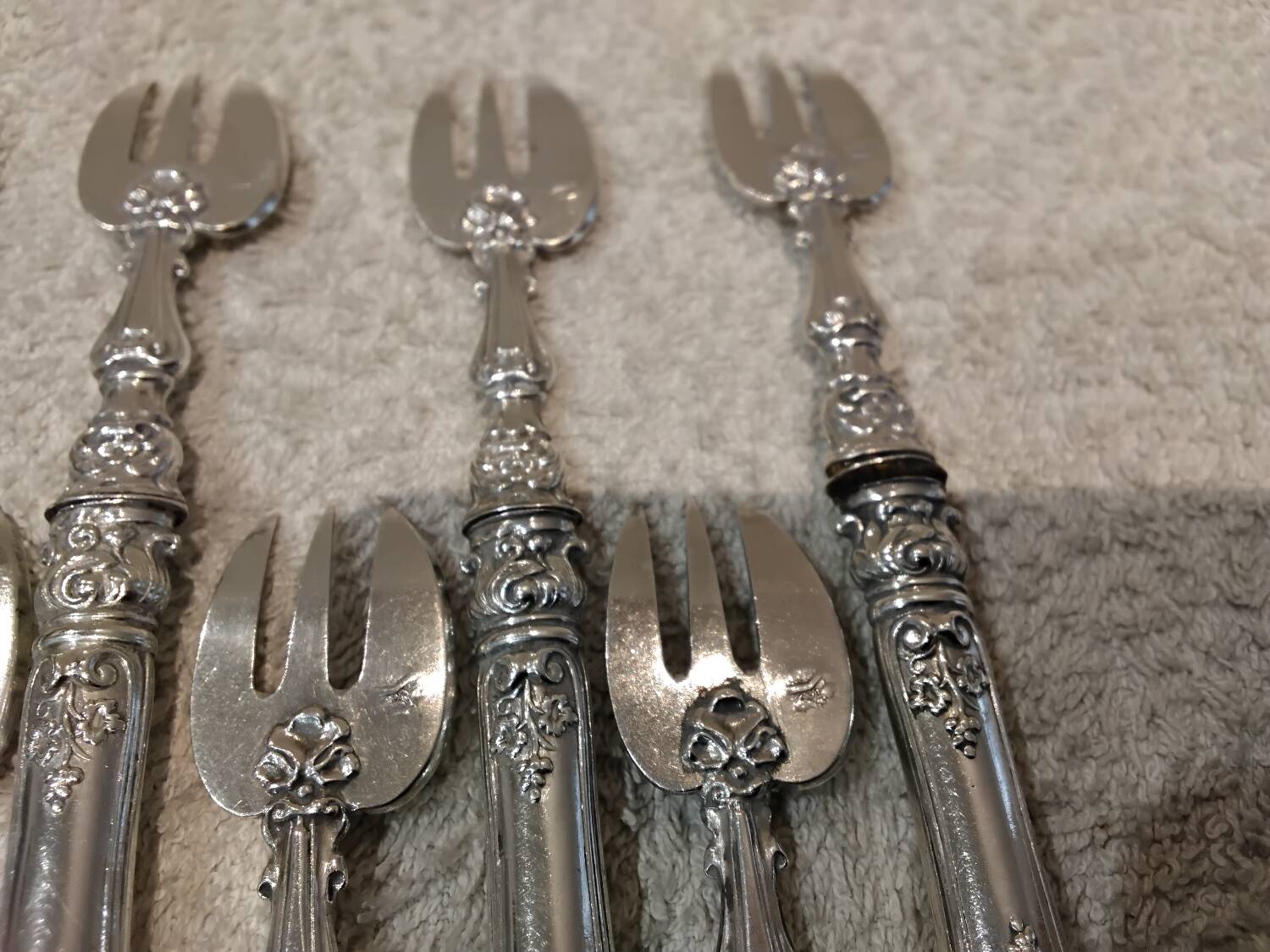 11 silver oyster forks, 800 Minerva style, Louis Philippe