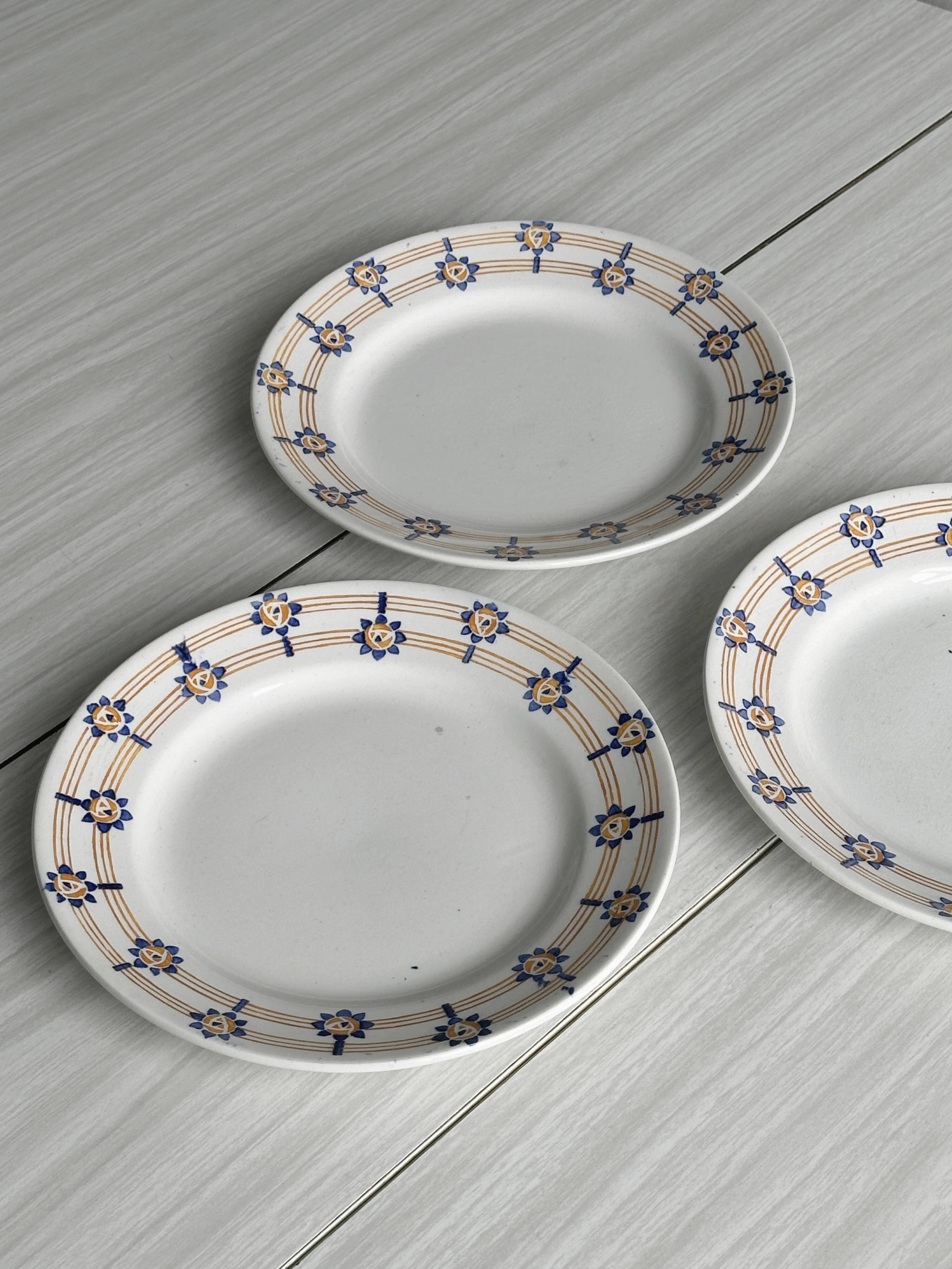 3 blue flower pattern dessert plates