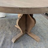 Round table in raw oak