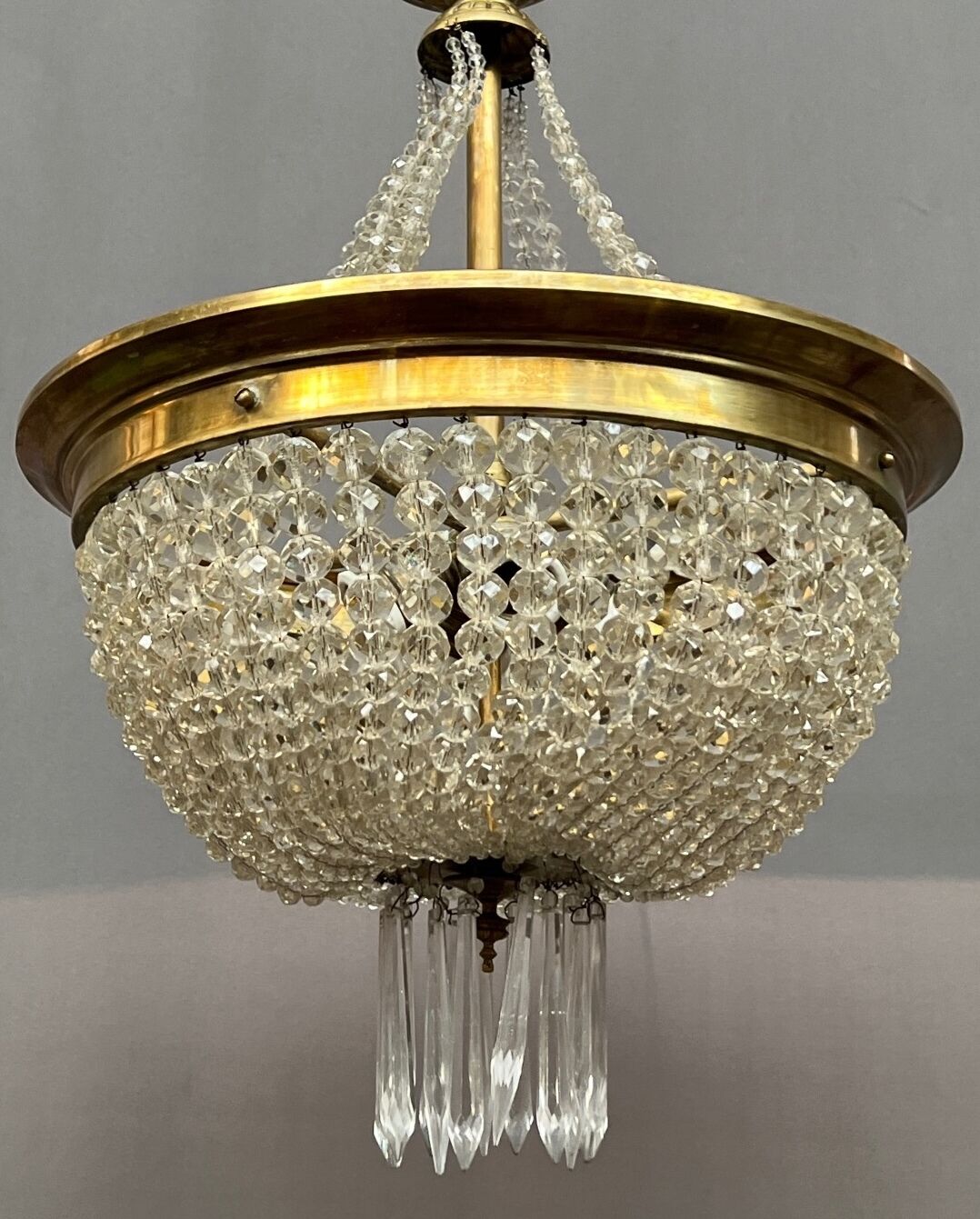 Crystal chandelier "Pearl basket"