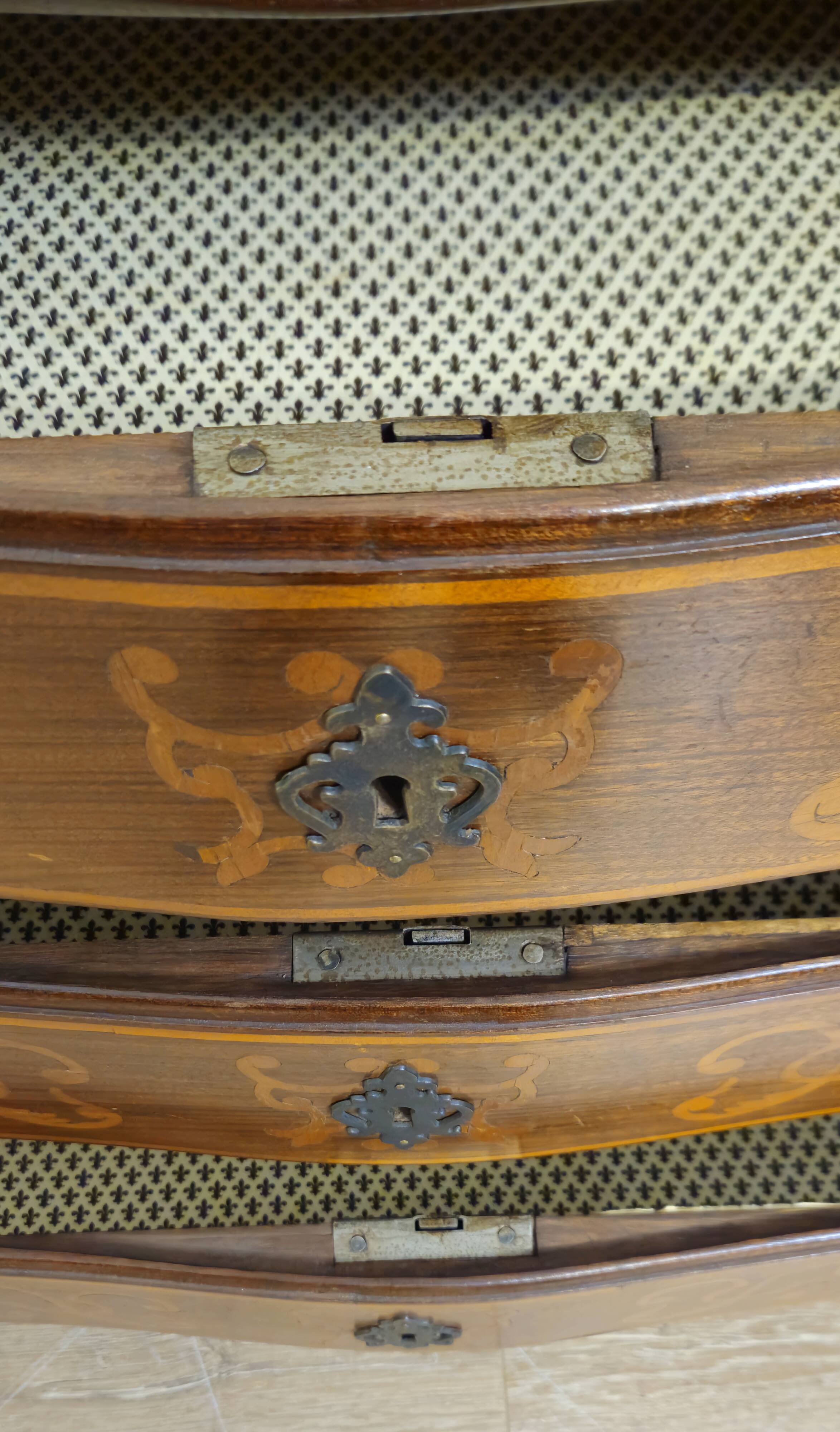 Piedmontese curved writing desk in marquetry