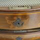 Commode scriban Piémontaise galbée en marqueterie