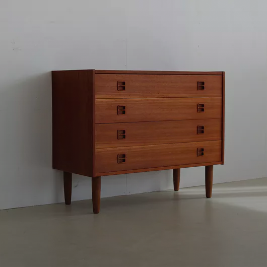 SCANDINAVIAN CHEST OF DRAWERS