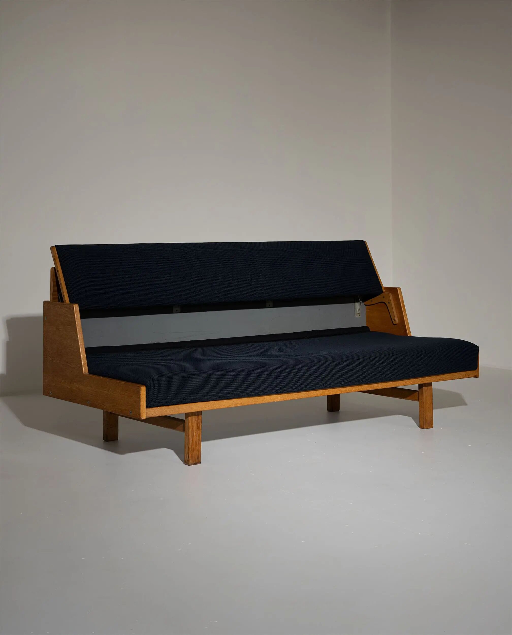 Hans Wegner GE258 Sofa Bed for Getama, 1950s