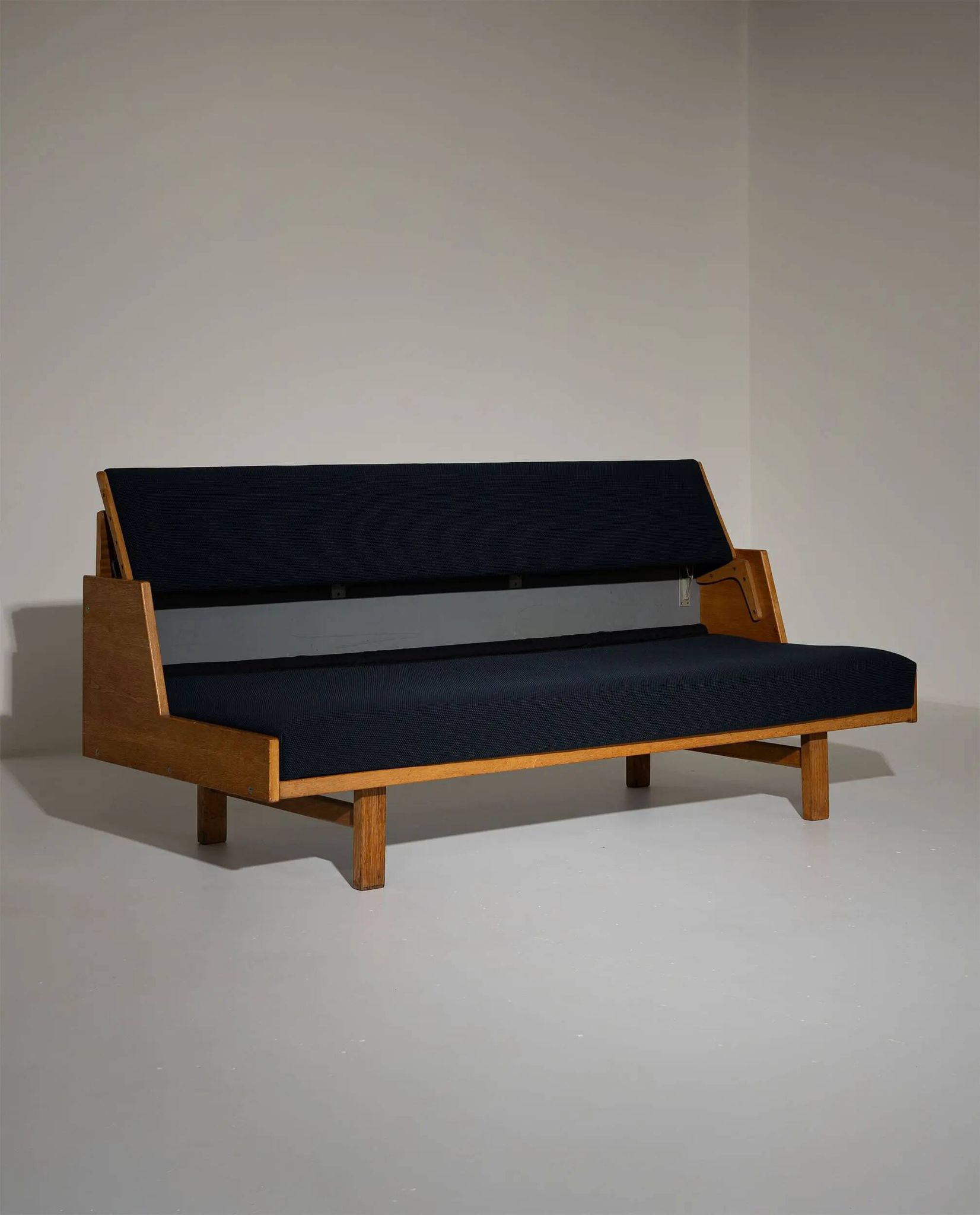 Hans Wegner GE258 Sofa Bed for Getama, 1950s