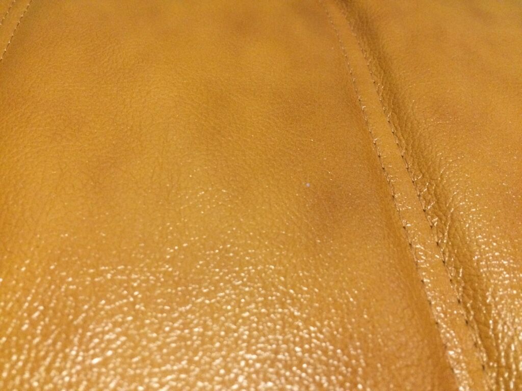 Chauffeuse d'angle "Togo" modèle dessiné par Michel Ducaroy 1973