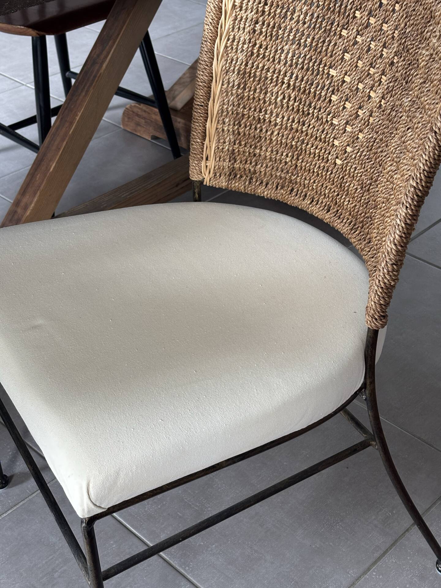 Chaises en fer et corde tressée