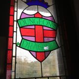 Beating doors of english pub Dungeons & Dragons