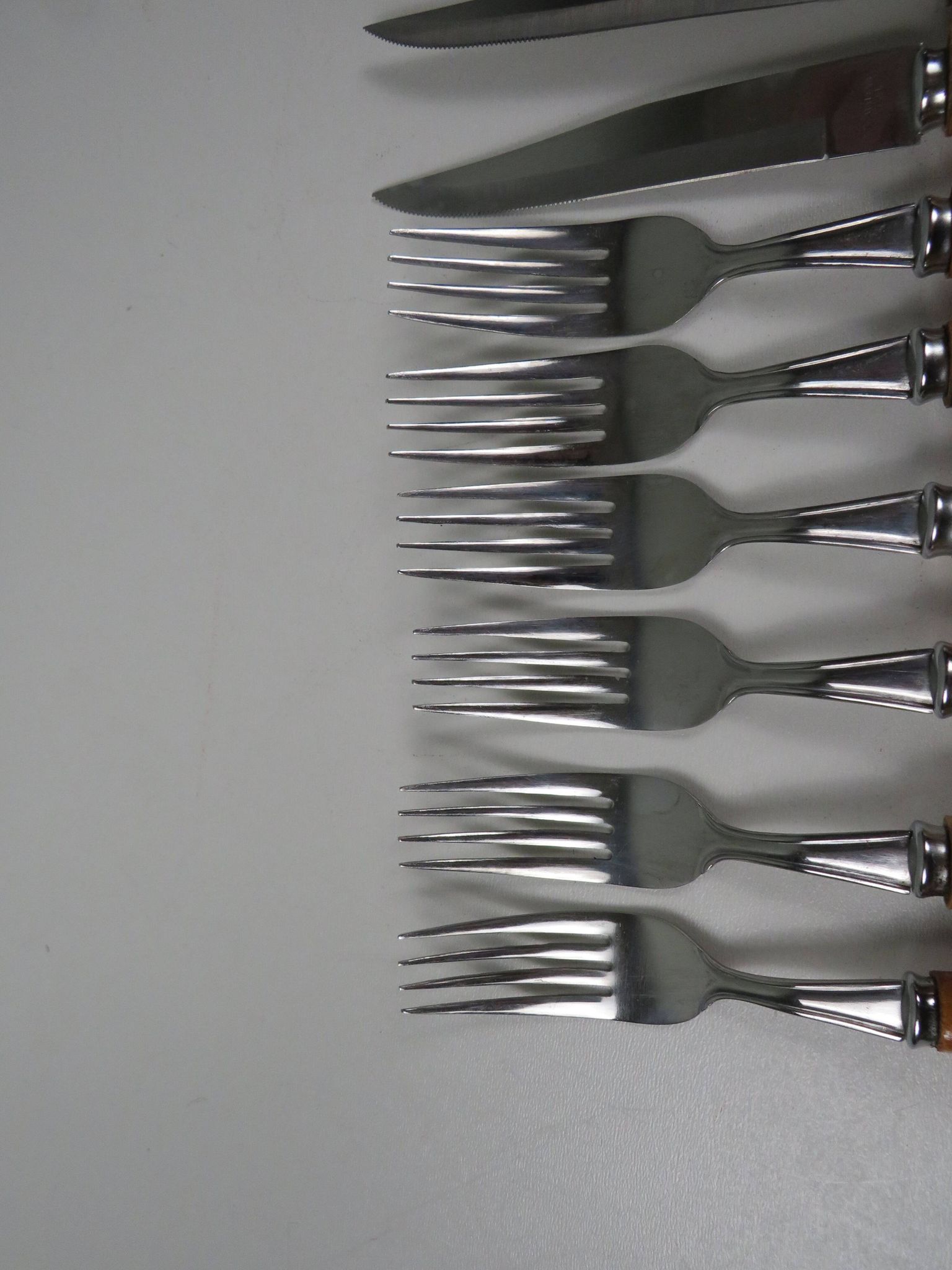 Exclusive 60s steak cutlery set, made in Italy –