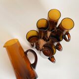 Carafe service and amber glasses