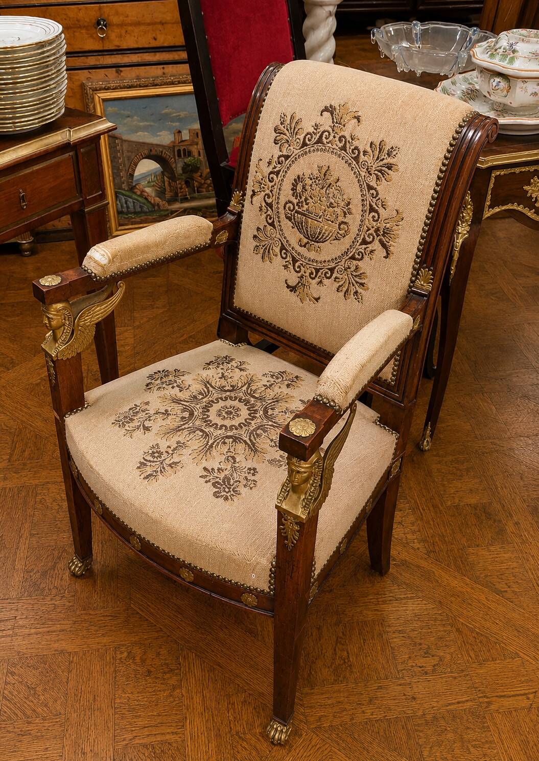 Fauteuil époque Empire en acajou à têtes d'égyptiennes, début XIXe siècle