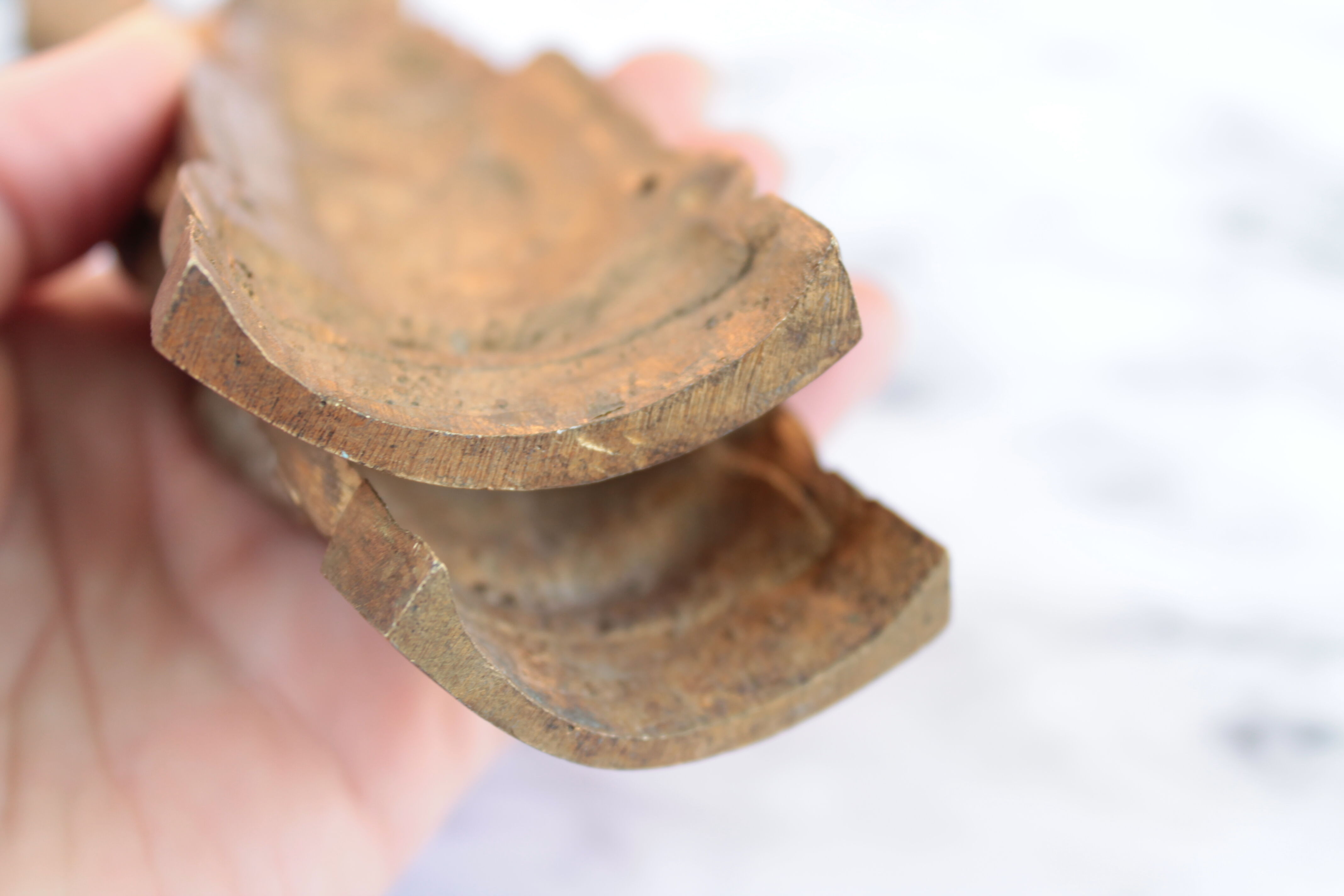 2 ornaments of bronze furniture bases