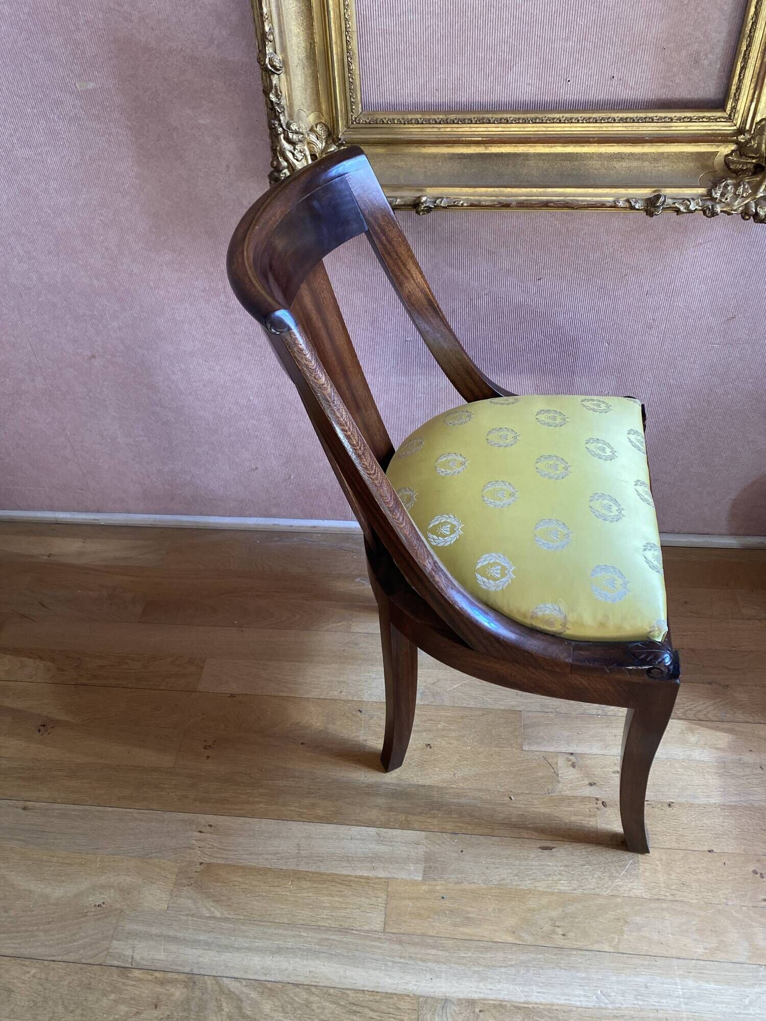6 mahogany gondola chairs.