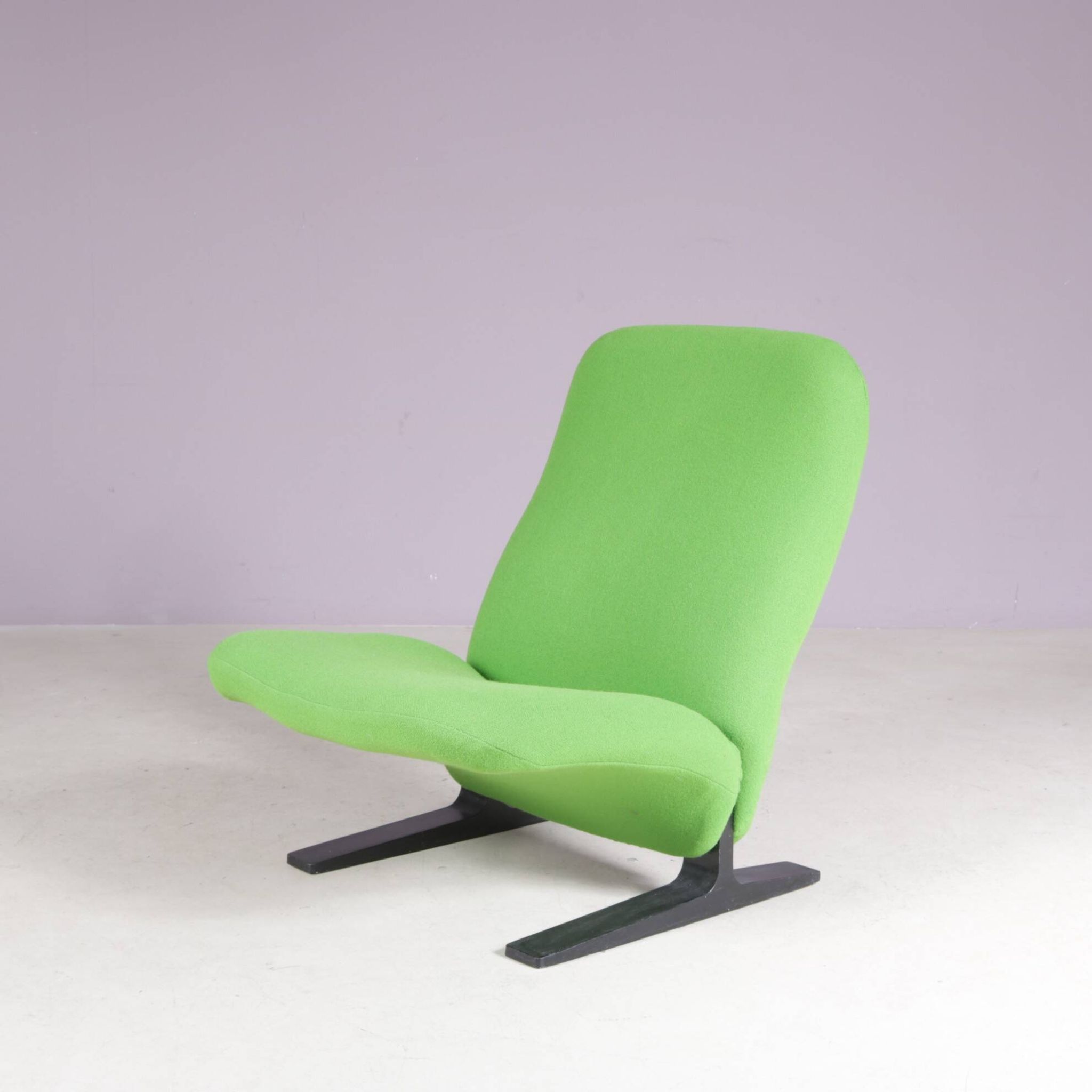 1970s Concorde easy chair green with black base Pierre Paulin for Artifort