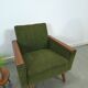 Fauteuil vert avec dossier en bois de teck