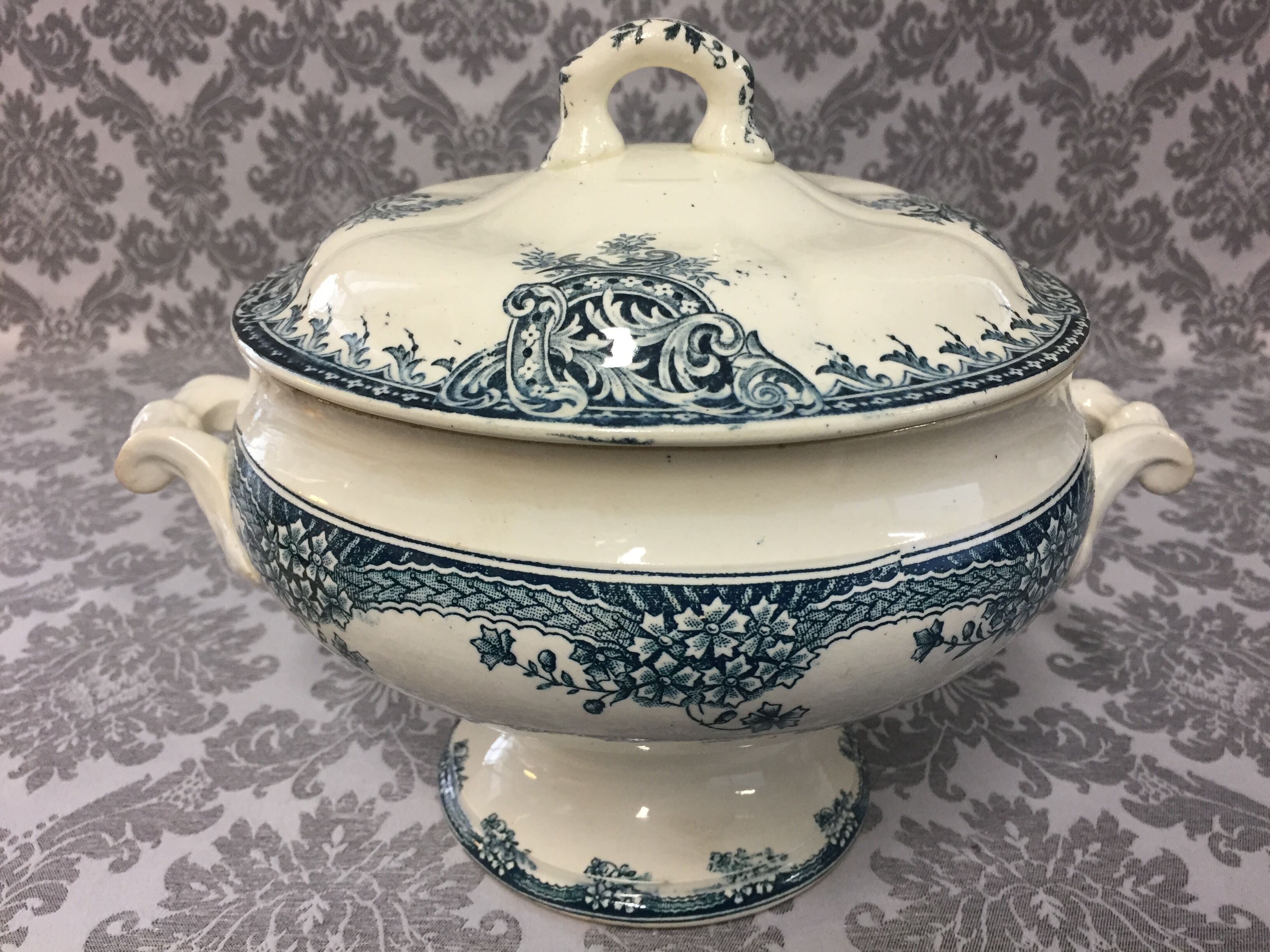 Soupière antique en faïence époque XIXème siècle