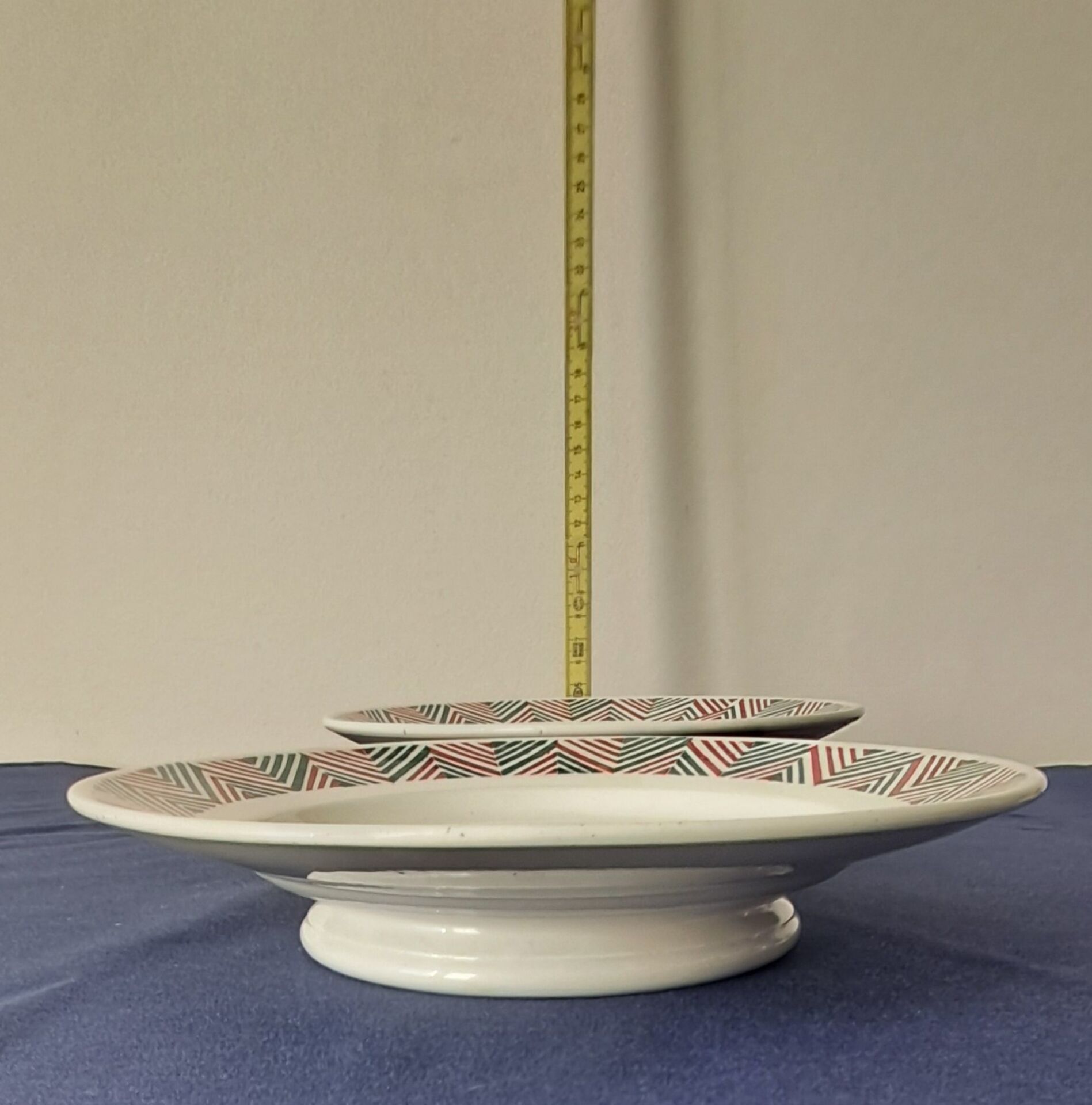 2 cake stands. Adèle model from Digoin Sarreguemines. Year.