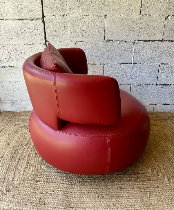 Fauteuil Curl en cuir rouge par Roche Bobois