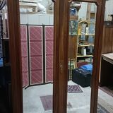 Armoire ancienne classique avec portes à miroirs biseautés