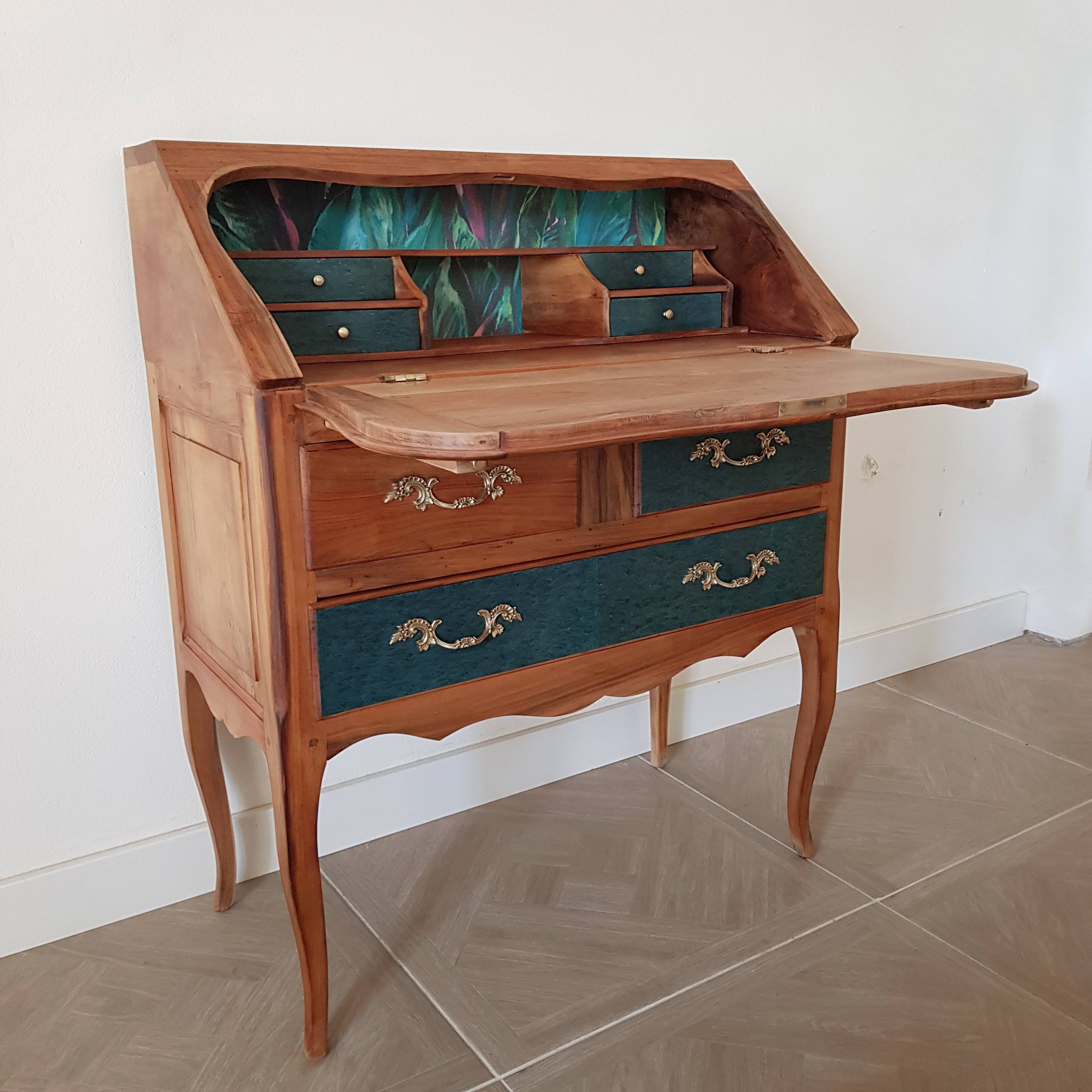 Secretary - Myriam Office