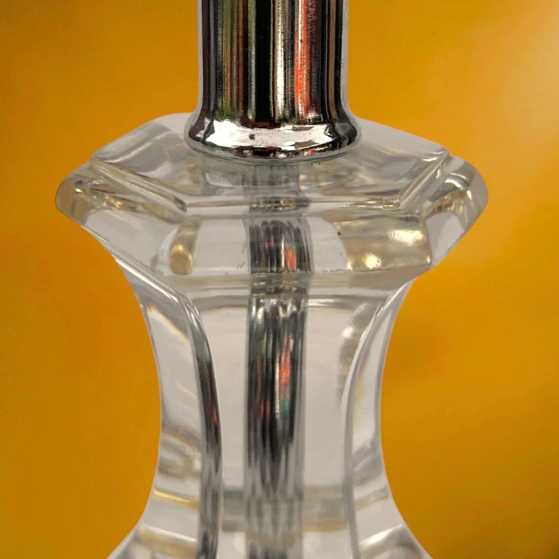 Vintage lamp base in faceted lucite/plexiglass and chrome metal - Hollywood Regency style 1970s
