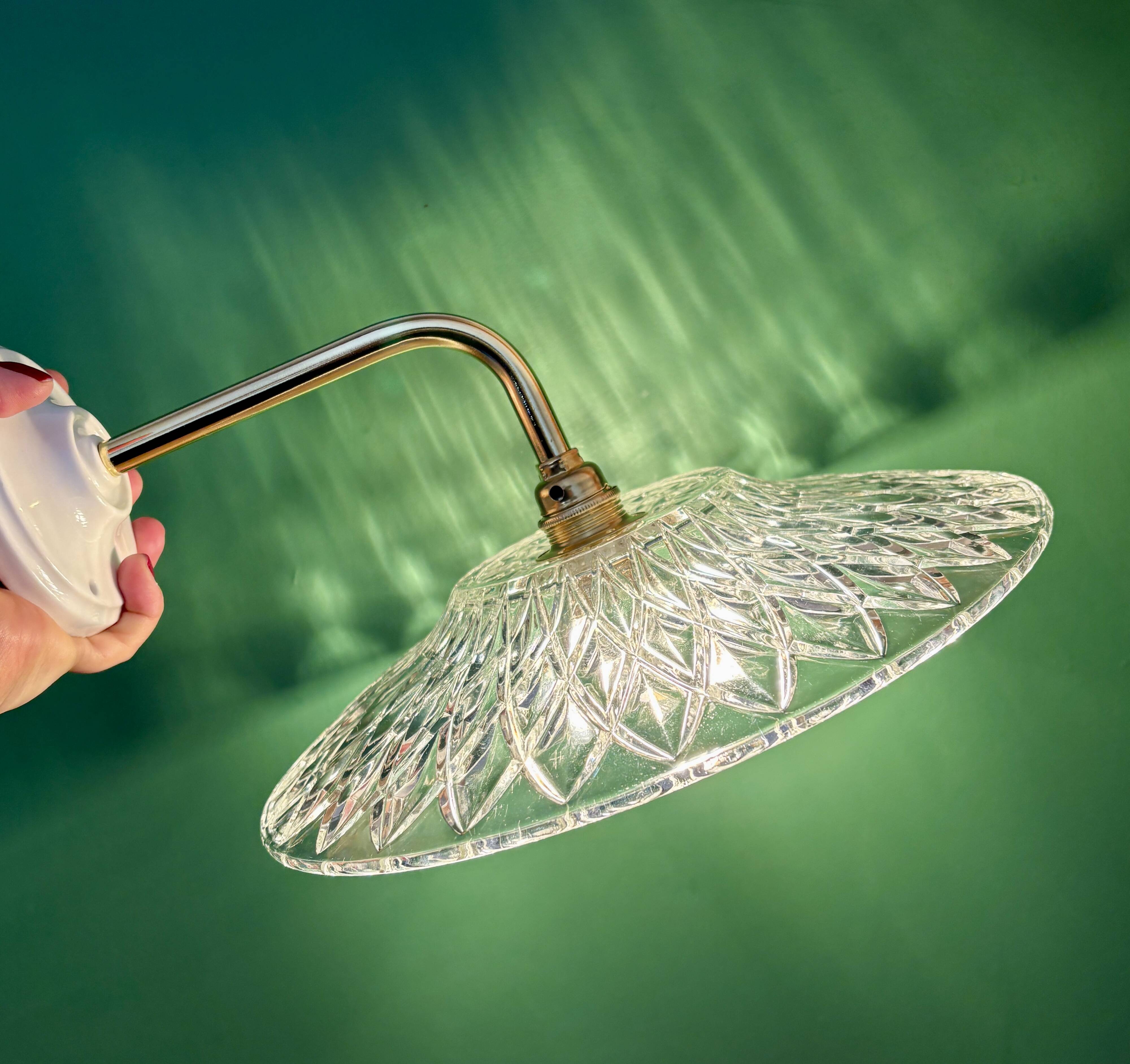 Coudé wall lamp with an old cut glass lampshade - tableware collection