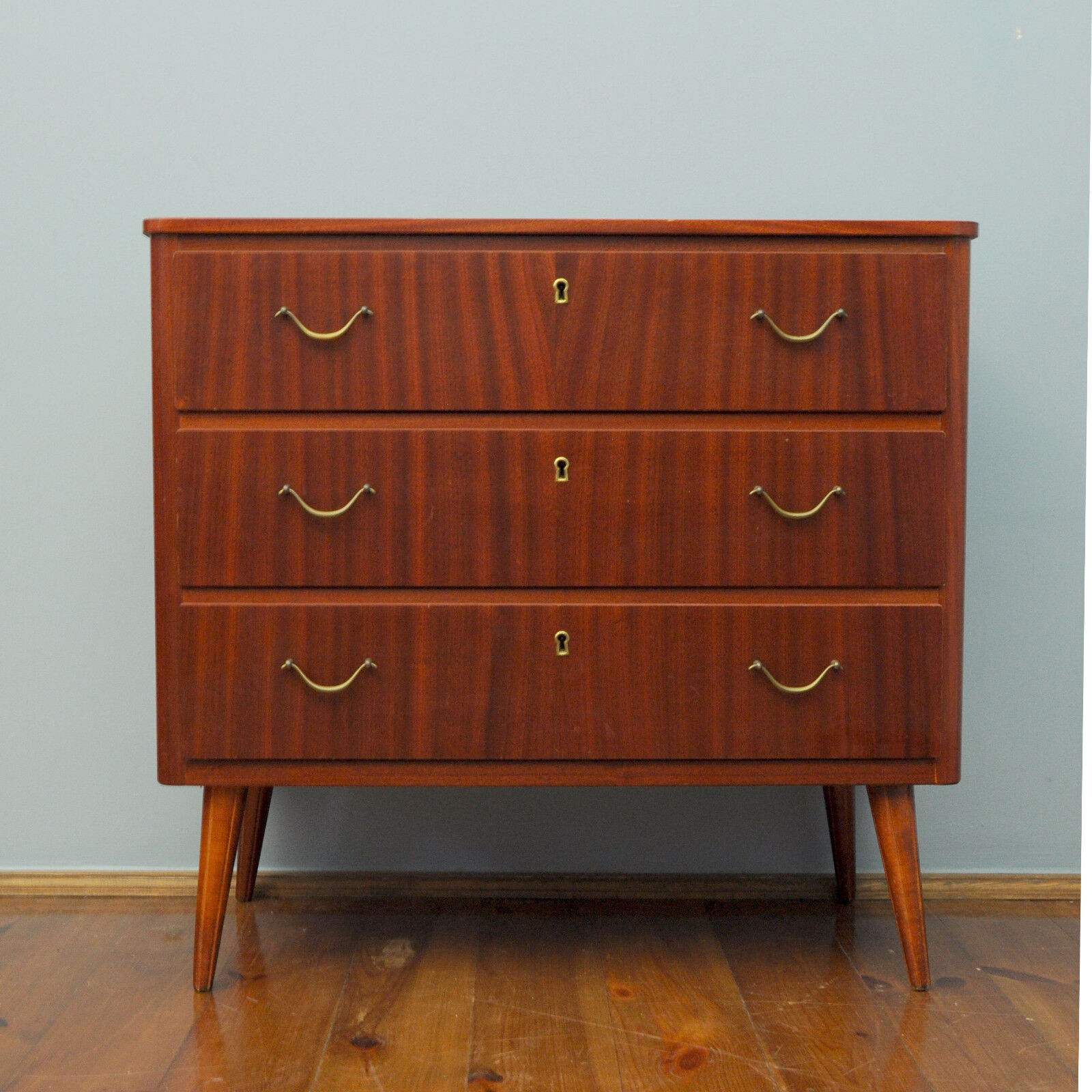 Commode en bois vintage