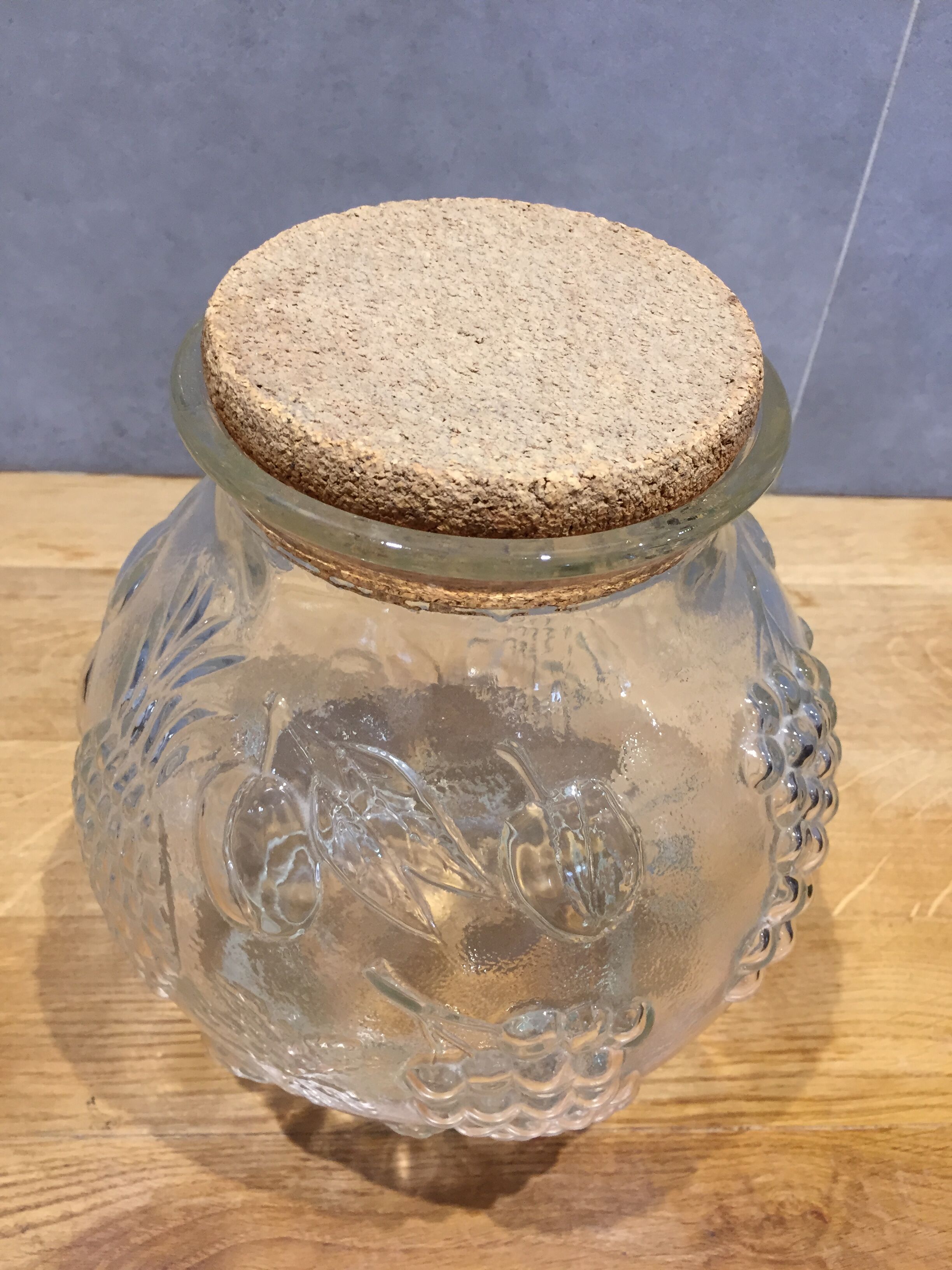 Glass jar molded cork lid
