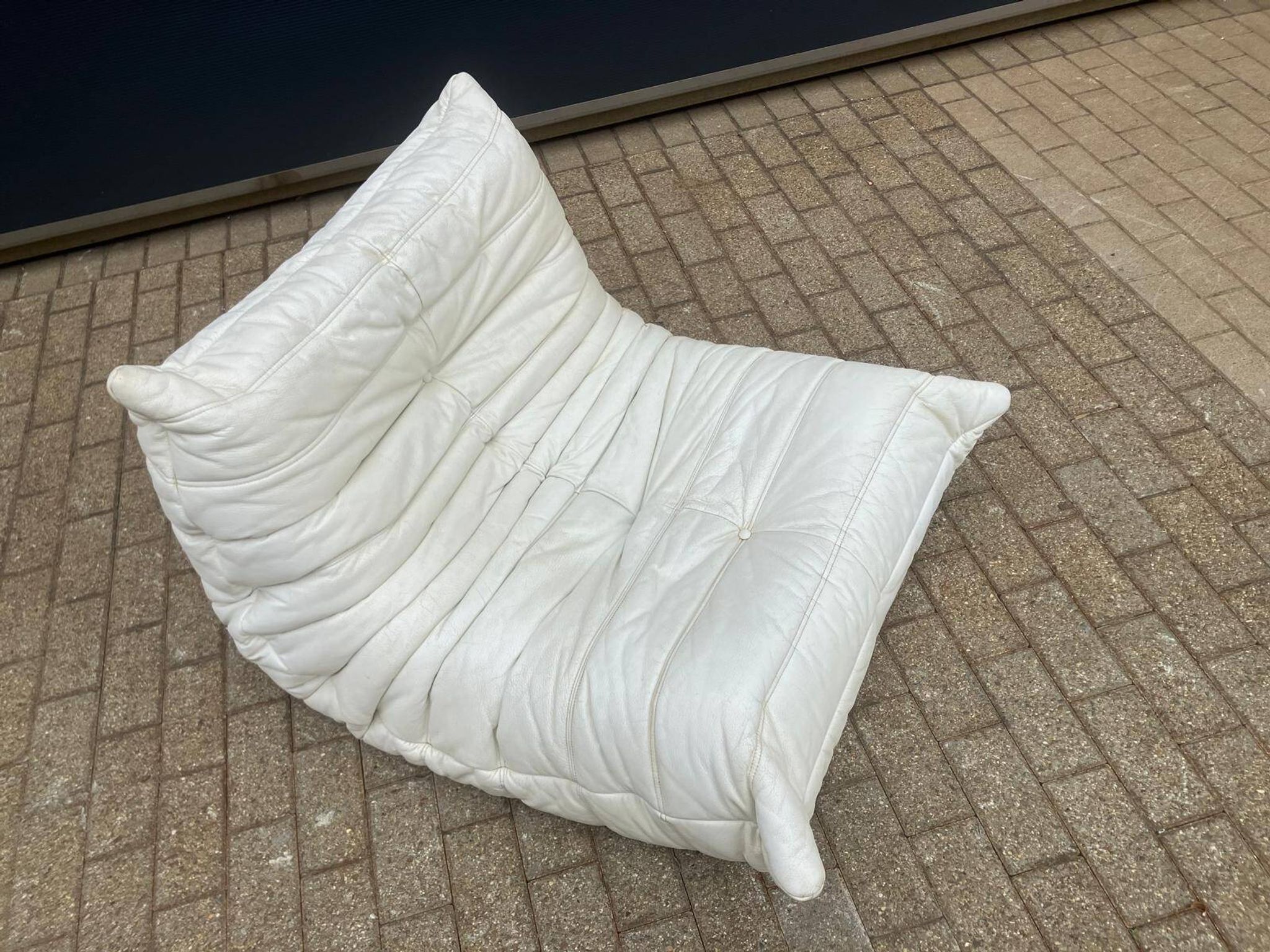 100% authentic Ligne Roset Togo 1-seater light beige leather '87