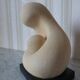 Sculpture moderne représentant la maternité