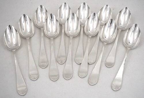 Ercuis Neo-Gothic style, 38-piece cutlery set in silver-plated metal, excellent condition.