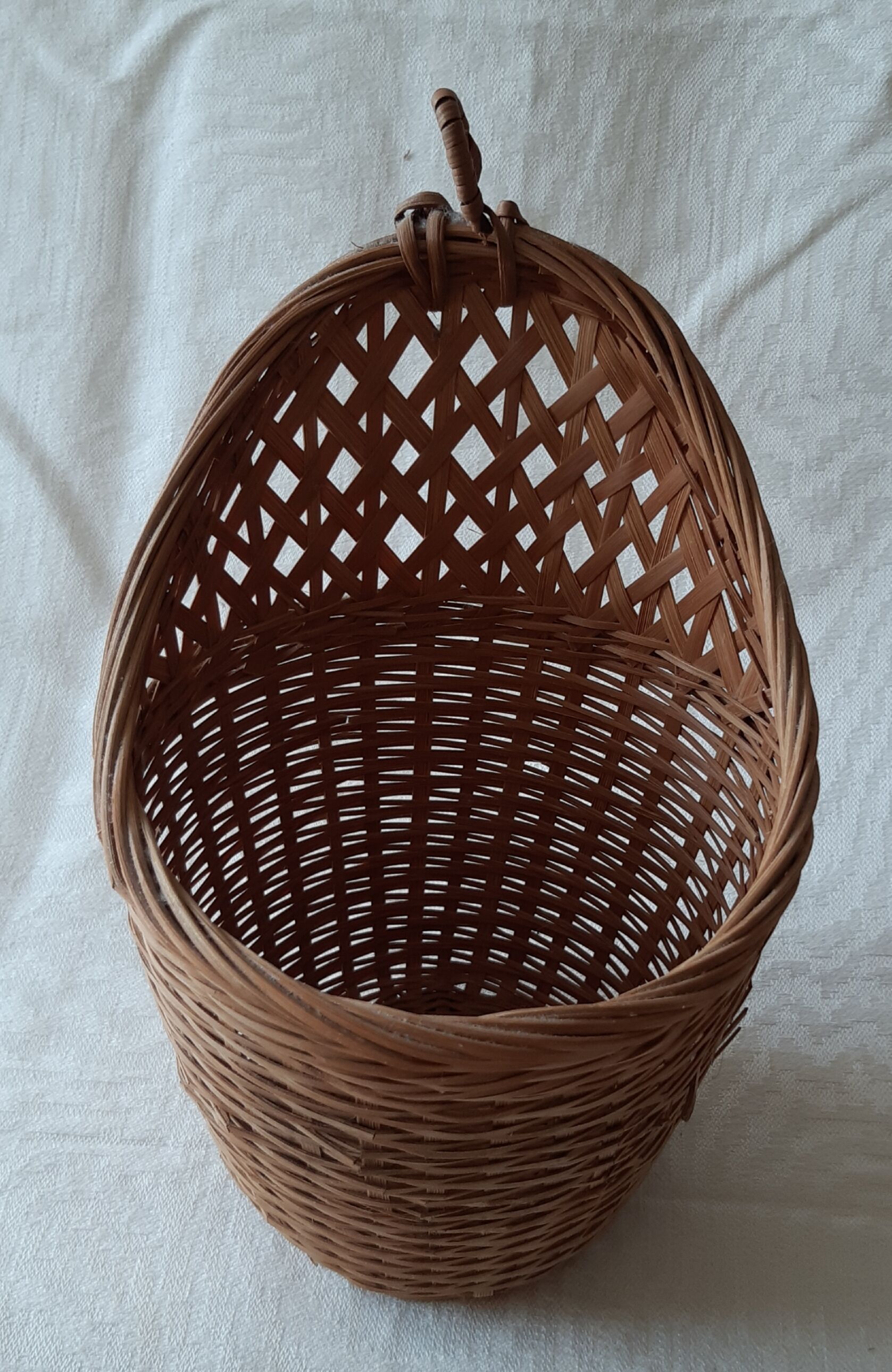 4 vintage wicker baskets