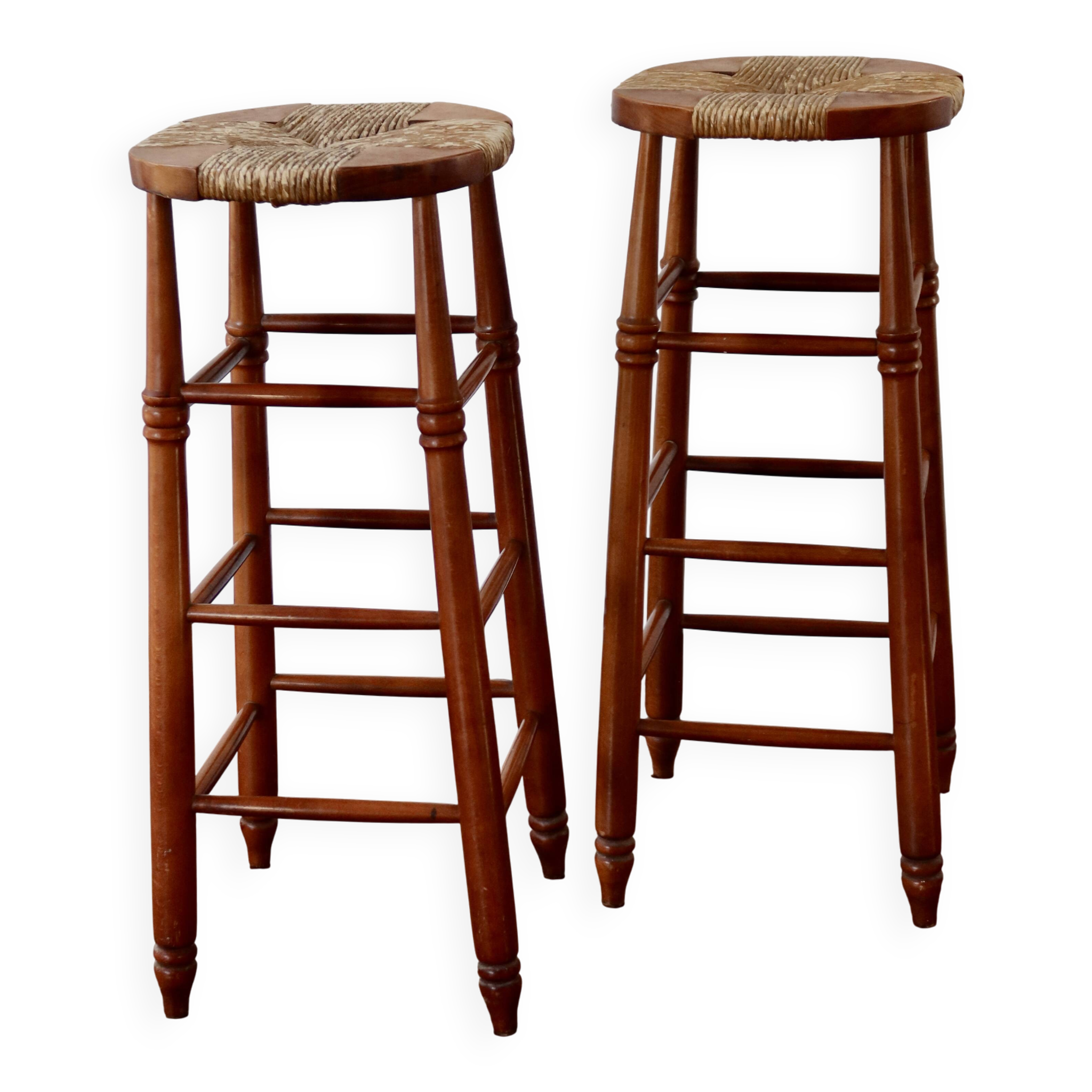 Tabouret de bar ancien en bois et assise paillée