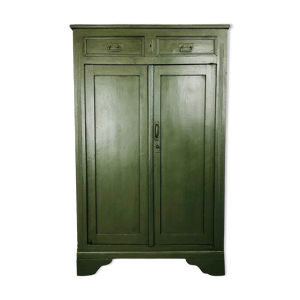 Armoire peinte en brocante