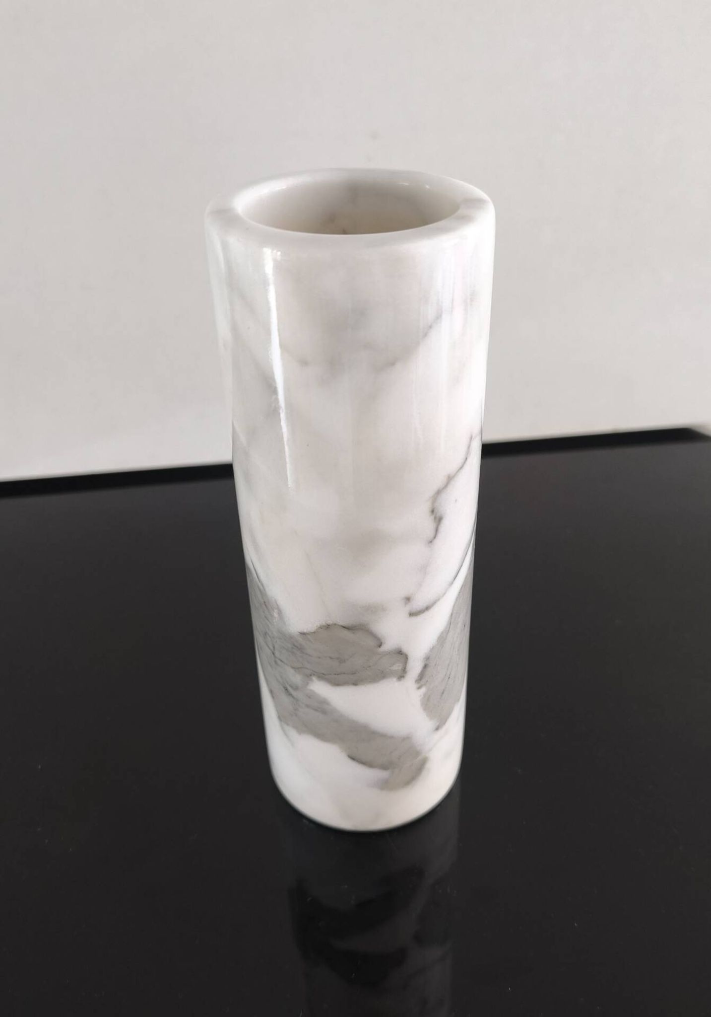 Vase en marbre blanc