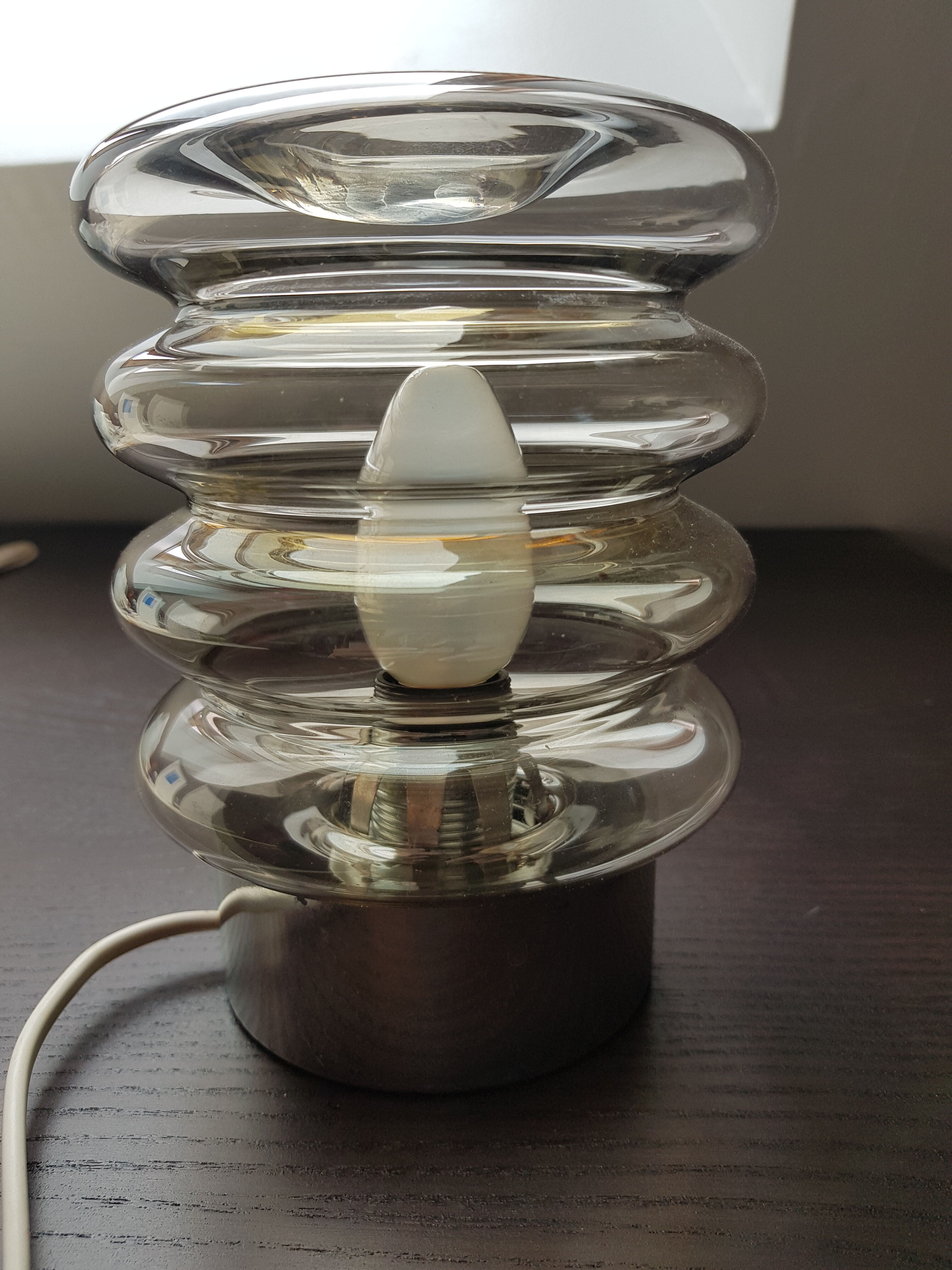 Table lamp in bulb shape