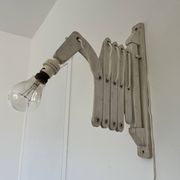 Scandinavian "accordion" or "scissors" wall light in white lacquered wood from the 60s and 70s