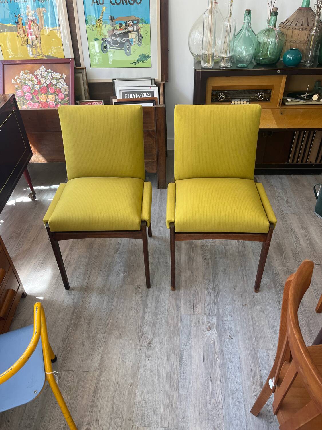 Reclining chairs in armchairs